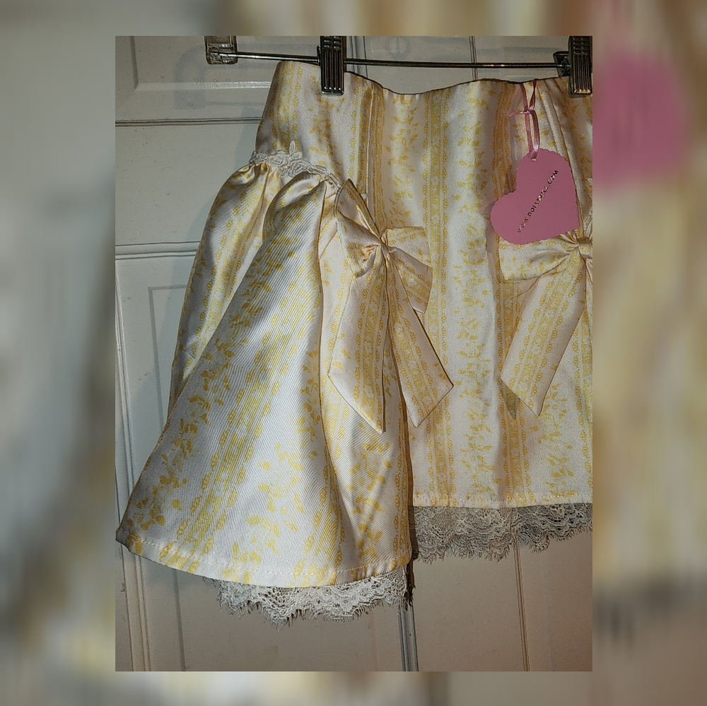 Dolls Kill Sugar Thrillz Scandal Sheet Mini Skirt - Yellow XS NWT - Picture 3 of 10